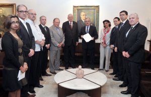 Empresários entregaram documento ao presidente da Assembleia Empresários entregaram documento ao presidente da Assembleia