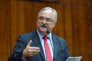 O deputado Pedro Westphalen (PP) ocupou o Grande Expediente para parabenizar os hoteleiros e restauranteiros na tarde desta terça-feira 