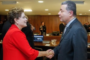 Presidente Dilma Rousseff e Alexandre Sampaio, presidente da FBHA (Foto: Roberto Stuckert Filho/PR)