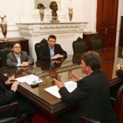 Foto: Paula Fiori ( Palácio Piratini) - Diretores do SINDPOA em reunião com o Chefe da Casa Civil, Otomar Vivian