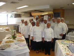 Mais auxiliares de cozinha no mercado
