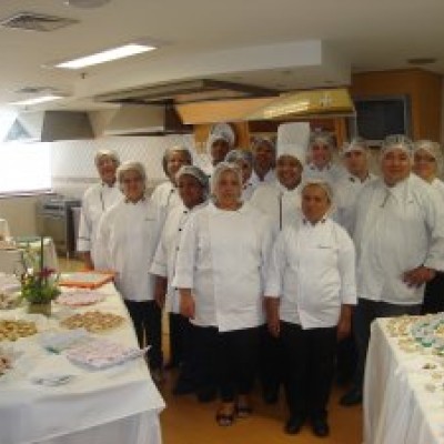 Mais auxiliares de cozinha no mercado