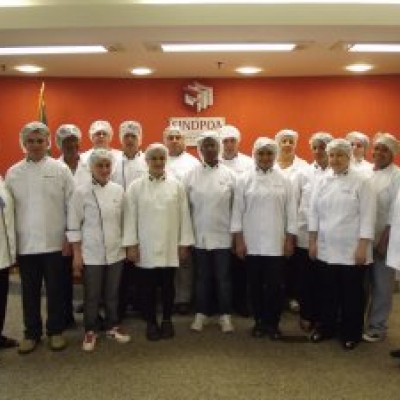 Mais garçons e auxiliares de cozinha para o mercado - Formatura do PSG será na quinta-feira, 6/6 no Sindpoa