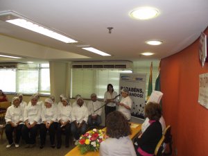Auxiliares de Cozinha e Garçom Básico