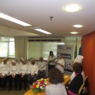Auxiliares de Cozinha e Garçom Básico
