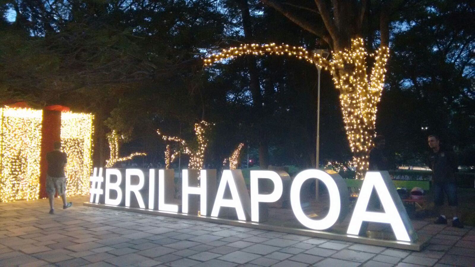 Parcão ganha iluminação natalina