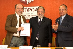 Sindpoa em defesa da categoria - Secretário de Segurança recebeu pesquisa