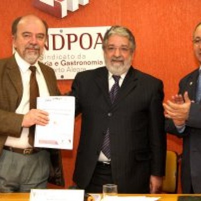 Sindpoa em defesa da categoria - Secretário de Segurança recebeu pesquisa