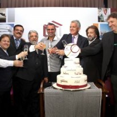 Sindpoa festejou 70 anos de atividades - Confraternização reuniu associados e autoridades no centro histórico