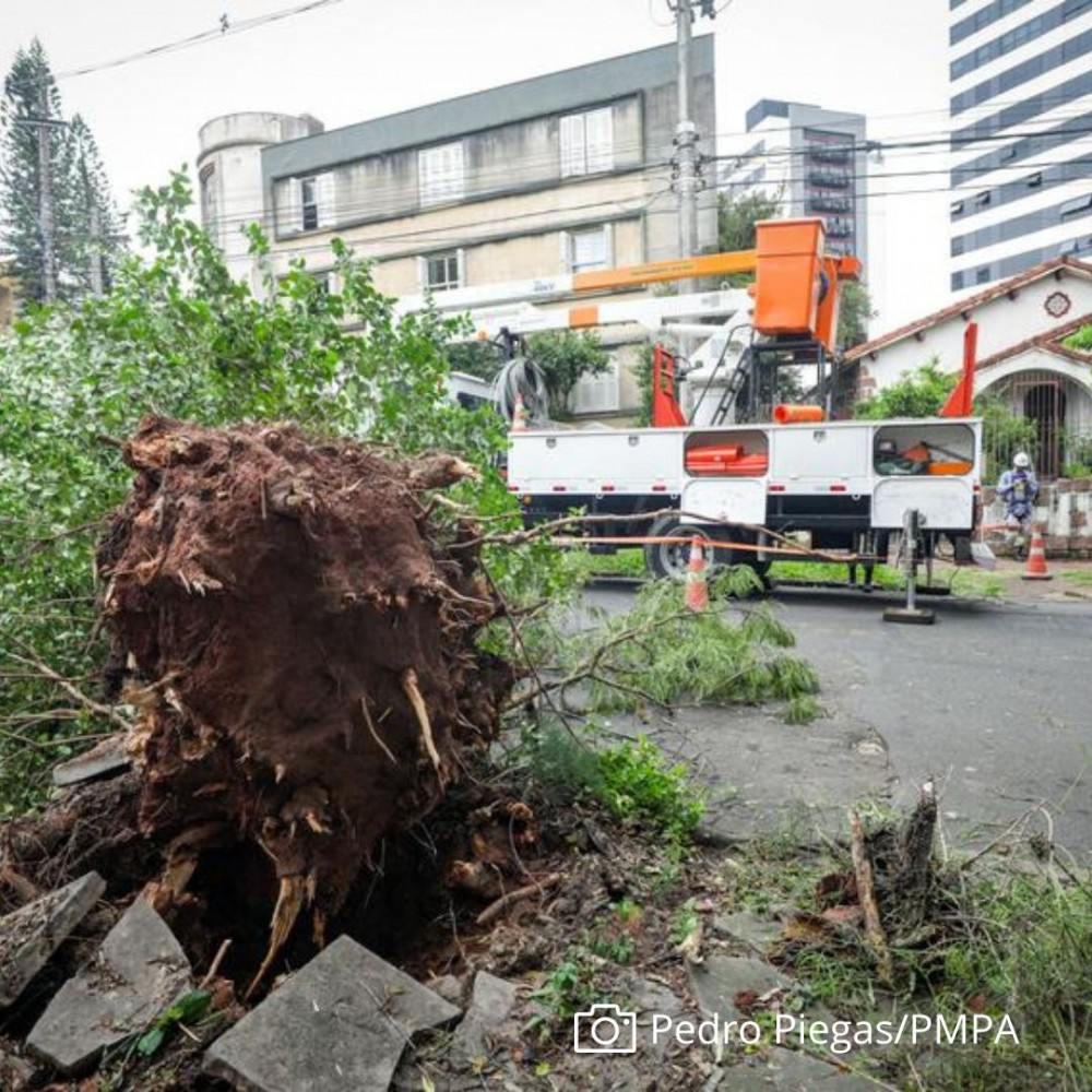FALTA DE LUZ E DE ÁGUA MOVIMENTA HOTÉIS DE PORTO ALEGRE E FECHA RESTAURANTES