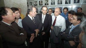 Diretores negociando com os Deputados na Assembleia Legislativa para manutenção na Integra do Simples Gaúcho. Diretores negociando com os Deputados na Assembleia Legislativa para manutenção na Integra do Simples Gaúcho.