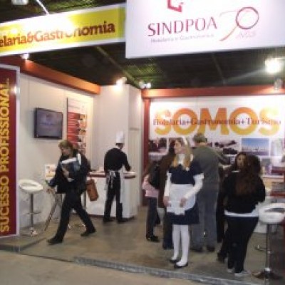 Estande na Expointer recebe grande visitação - Entidade divulga hotelaria, gastronomia e o turismo