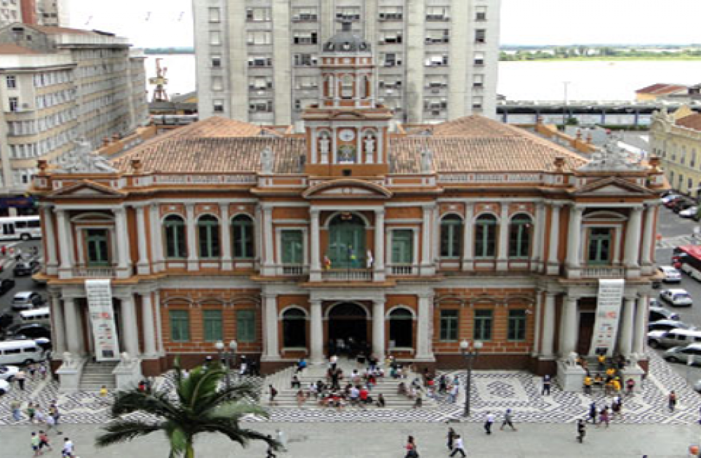 Prefeitura de POA emite decreto que reduz horário de funcionamento dos restaurantes.