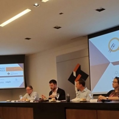 DIRETOR DO SINDHA PARTICIPA DE REUNIÃO NO SINDUSCON
