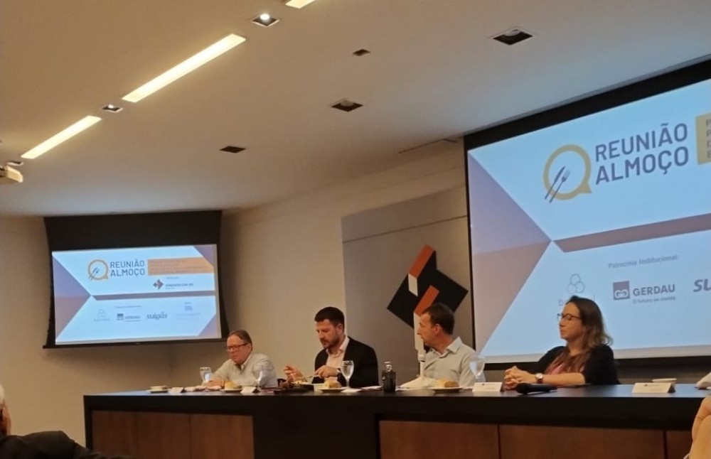 DIRETOR DO SINDHA PARTICIPA DE REUNIÃO NO SINDUSCON