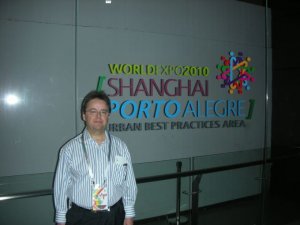Ricardo Krüger Ritter/vice - presidente, representando o SINDPOA na delegação oficial da Expo Xangai/2010 Ricardo Krüger Ritter/vice - presidente, representando o SINDPOA na delegação oficial da Expo Xangai/2010