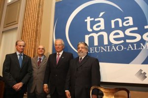 da direita para esquerda Presidente do SINDPOA José de Jesus, presidente da Federasul José Paulo Cairoli, vice-presidente do SINDPOA Daniel Antoniolli e diretor da divisão de Serviços da Federasul, Carlos Biedermann da direita para esquerda Presidente do SINDPOA José de Jesus, presidente da Federasul José Paulo Cairoli, vice-presidente do SINDPOA Daniel Antoniolli e diretor da divisão de Serviços da Federasul, Carlos Biedermann