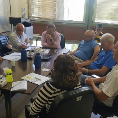 Sindha se reúne com autor do projeto de lei que proíbe copos plásticos descartáveis no comércio de alimentos