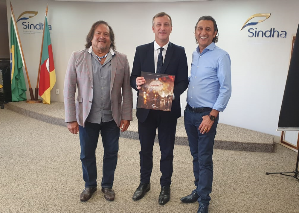 Sindha recebe deputado federal Ubiratan Sanderson, para tratar sobre pleitos da categoria