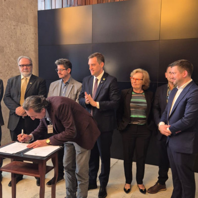 Presidente do SINDHA assina proposta do Marco Legal do Turismo Gaúcho representando o setor de alimentação fora do lar