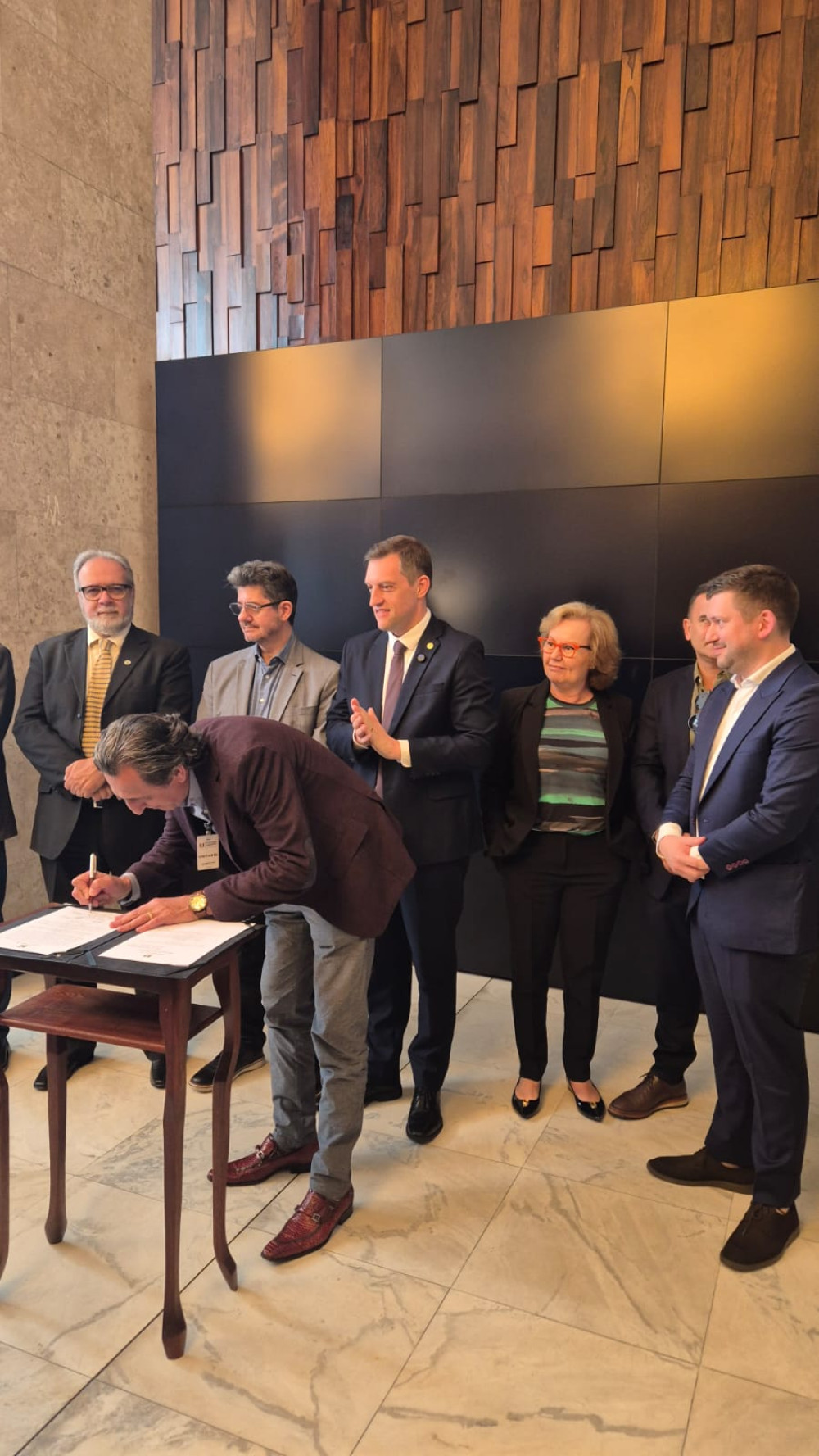 Presidente do SINDHA assina proposta do Marco Legal do Turismo Gaúcho representando o setor de alimentação fora do lar