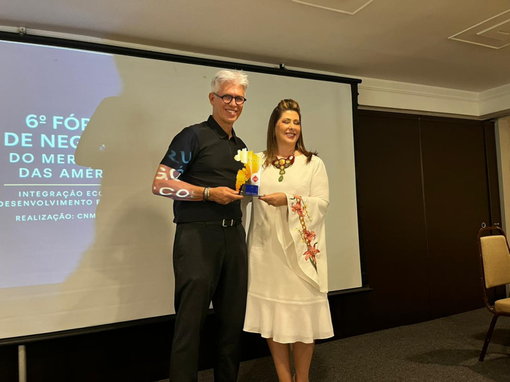 SINDHA recebe Trof&eacute;u Destaque do Mercosul 