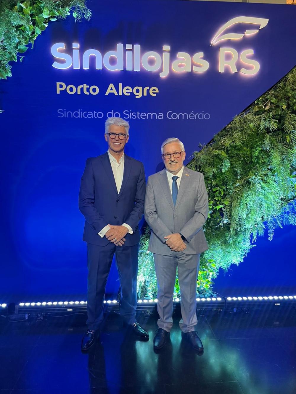 O presidente do SINDHA participou nesta segunda da solenidade de posse do Sindilojas Porto Alegre