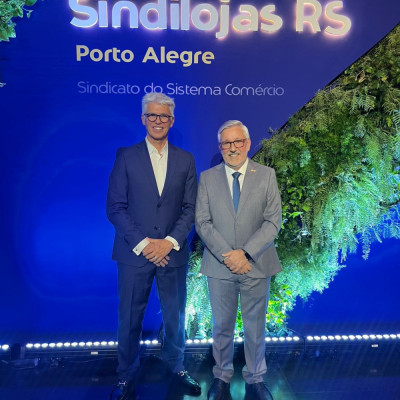 O presidente do SINDHA participou nesta segunda da solenidade de posse do Sindilojas Porto Alegre