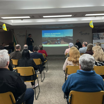 O Sindha, o SHPOA e o Porto Alegre Convention Bureau re&uacute;nem lideran&ccedil;as setoriais e representantes do DMAE para debater a&ccedil;&otilde;es de enfrentamento aos eventos clim&aacute;ticos em Porto Alegre