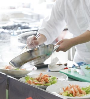 Comer fora de casa sai mais barato - E já representa 31,1% do gasto familiar com alimentos