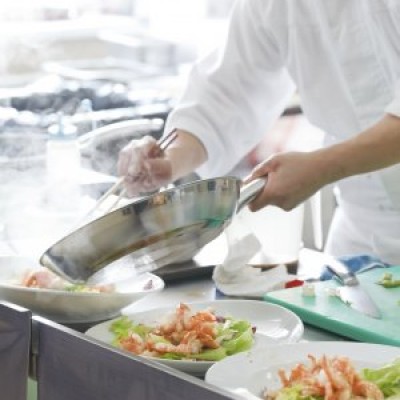 Comer fora de casa sai mais barato - E já representa 31,1% do gasto familiar com alimentos