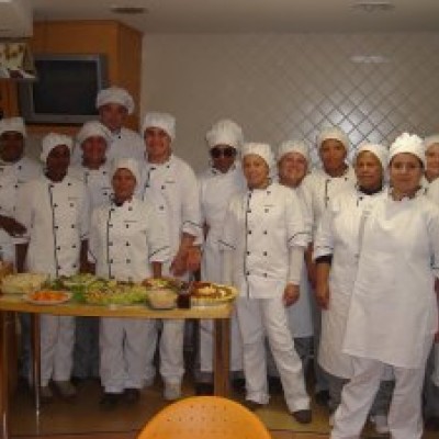 Turma do curso de Auxiliar de Cozinha, realizado na Cozinha Experimental do SINDPOA, de Abril a Julho/2009