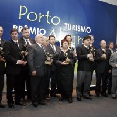 15 homenageados com o Prêmio Porto Alegre Turismo 2008 
